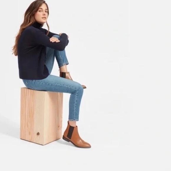 Everlane Modern Chelsea Boot in Cognac - Picture 2 of 5